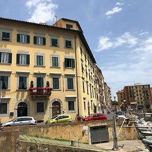 Renovated With 3 Bedrooms In An Historic Palazzo Between Port And Old Town Apartment